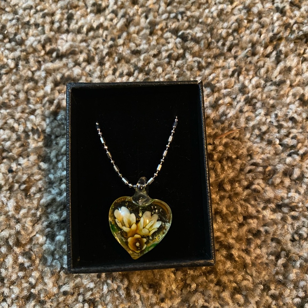 Heart-Shaped Floral Pendant Necklace